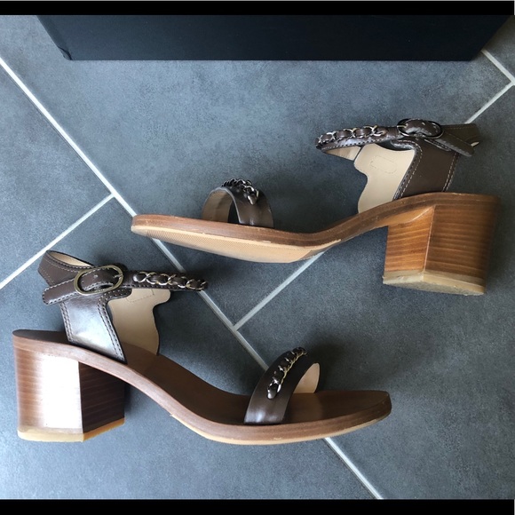 Chanel brown leather sandals with chain - Picture 6 of 7